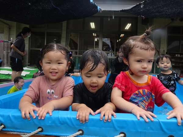 プール遊びの様子