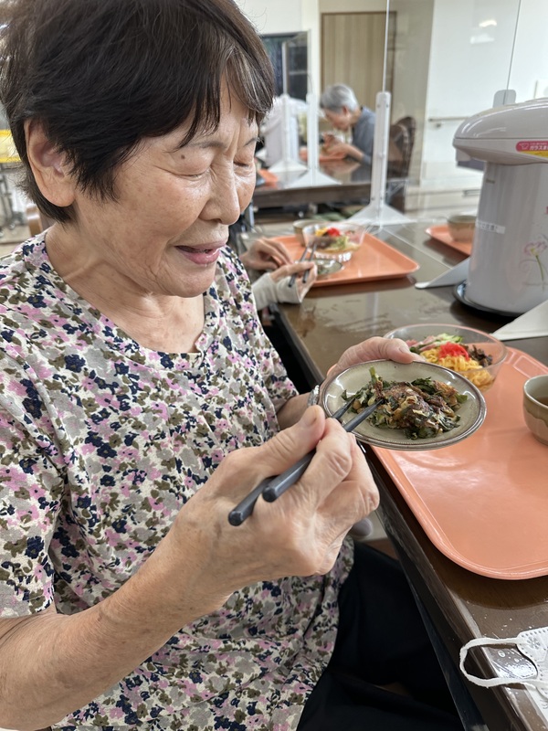 昼食の様子