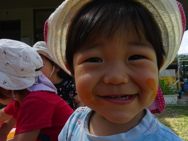 ボディーペインティングの様子 (2)