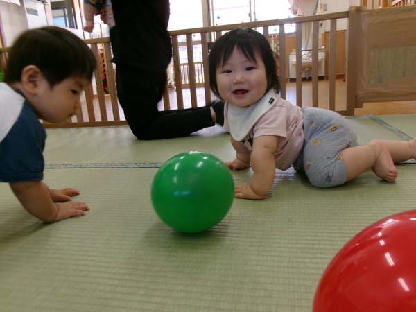 風船を追いかける