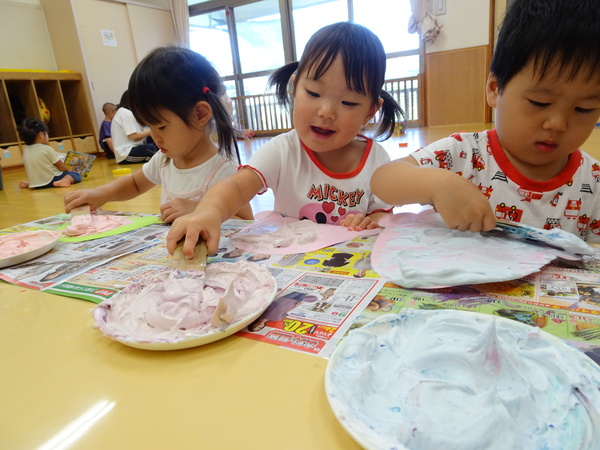 製作を 楽しむ子ども(5)