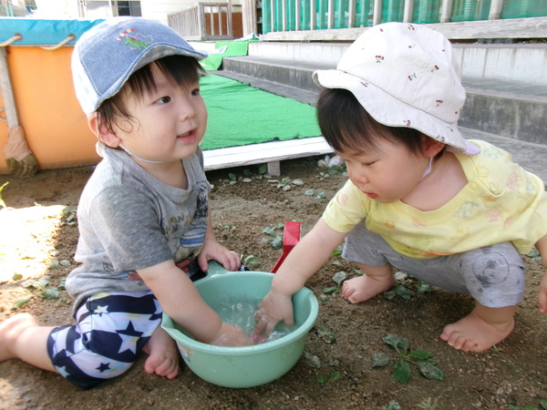 水で遊ぶ