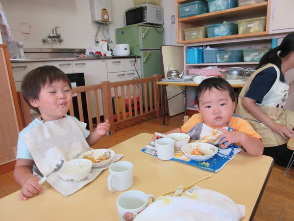 食事の様子 (3)
