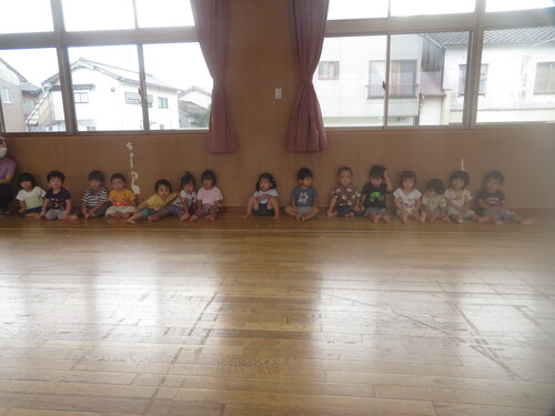 遊戯室で遊ぶ様子 (7)