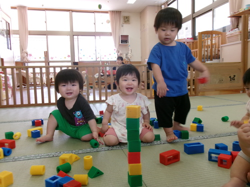 ブロックで遊ぶ。