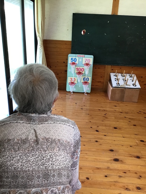 ボール投げです
