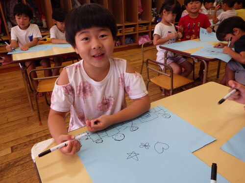 絵を描く様子
