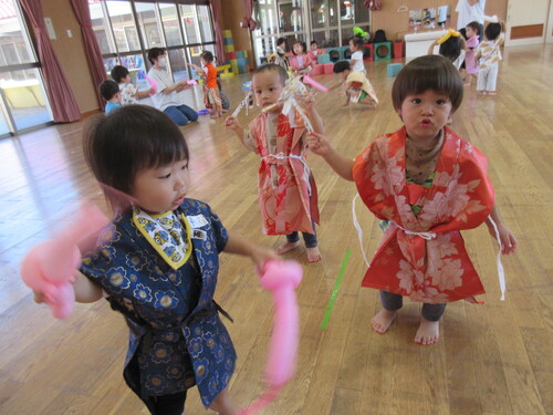 遊戯室で遊んでいる様子 (4)