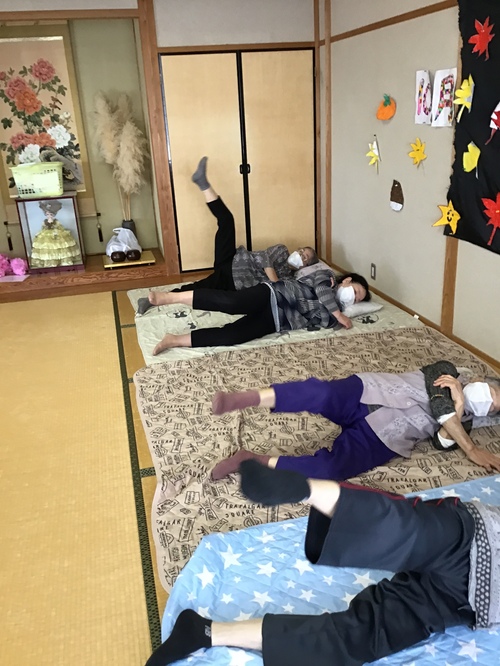 横になって行う体操です