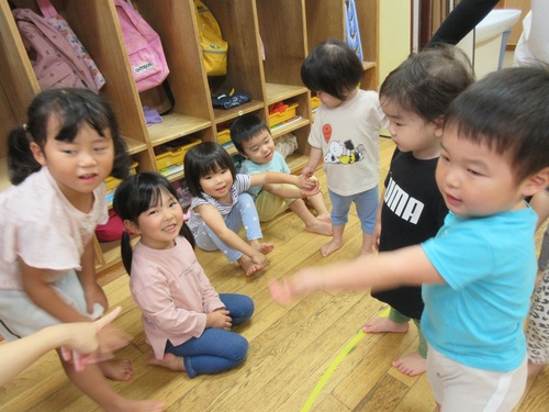 園内散歩の様子