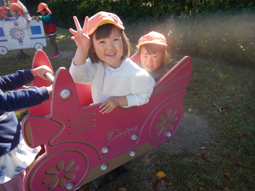 宮嵜公園で遊んでいる様子 (1)