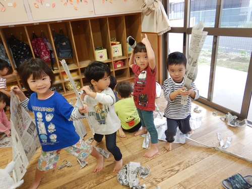 新聞紙遊び