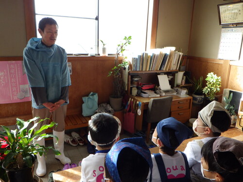 蒲鉾工場の見学の様子