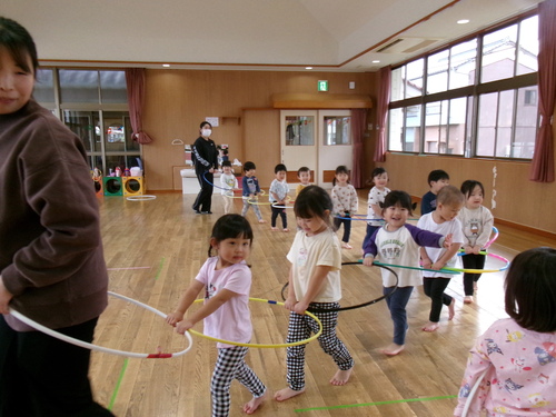 遊戯室で遊んでいる様子 (5)
