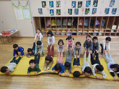 だいこん抜きゲームをしている様子 (2)