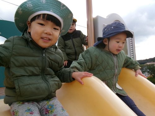宮崎公園で遊ぶ子ども (5)