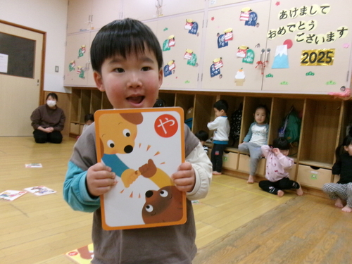かるたをする子ども (5)