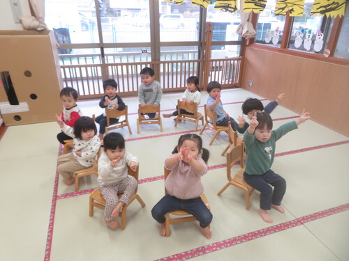 椅子取りゲームの様子 (2)