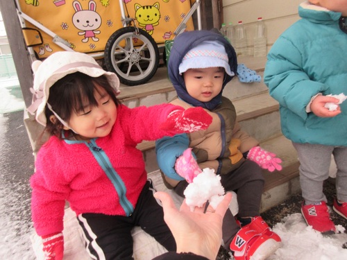 雪遊びの様子 (2)