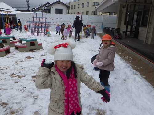 雪遊びの様子