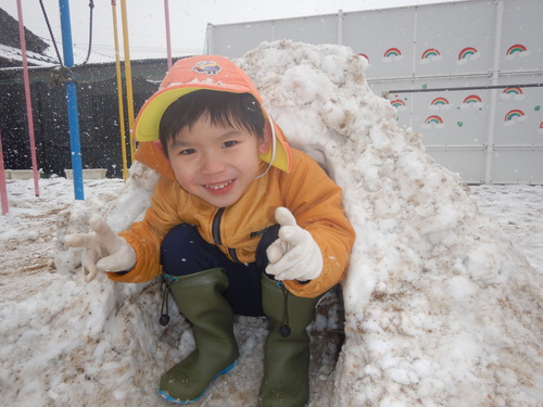 雪遊びの様子