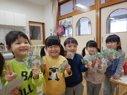 かるたをしている様子 (2)