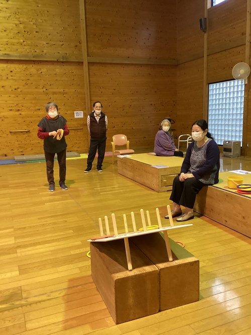 投げ輪をする利用者さん