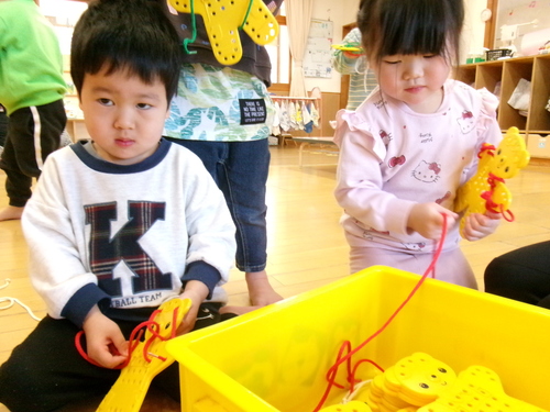 コーナー遊びをする子ども (7)