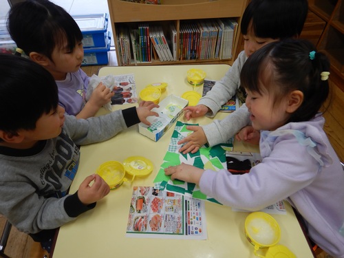 糊で貼っている様子 (1)