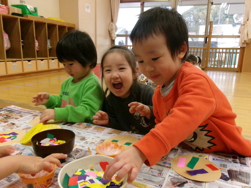 コーナー遊びをする子ども (2)