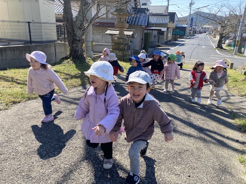 喜多の宮で遊んでいる様子 (3)