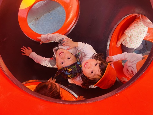 あすてらす公園で遊ぶ子ども (1)