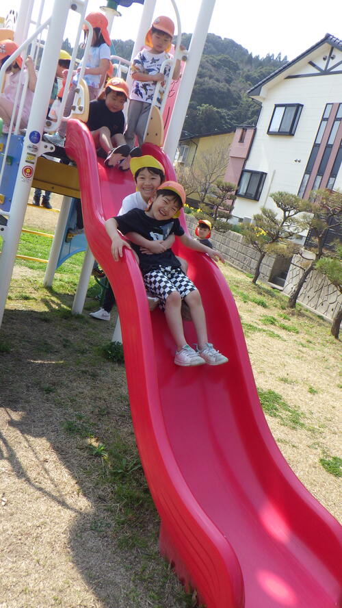 公園で遊んでいる様子 (7)