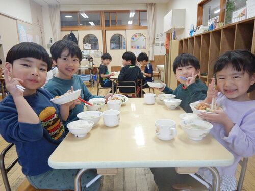 給食の様子 (4)