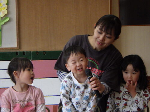 なかよし集会に参加する子ども (4)