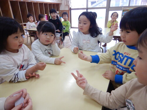 チームを決める子ども (4)