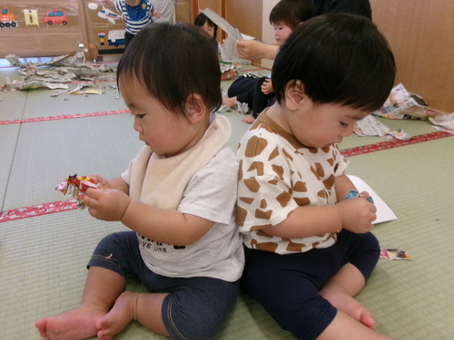 新聞紙遊び
