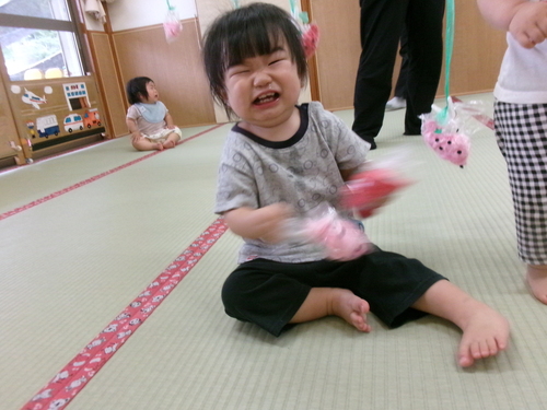 引っ張る