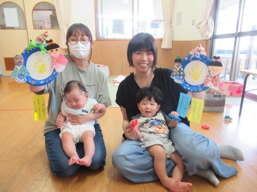 七夕飾り製作の様子