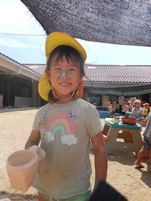 泡遊びをする子ども３