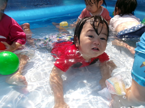 プール遊び