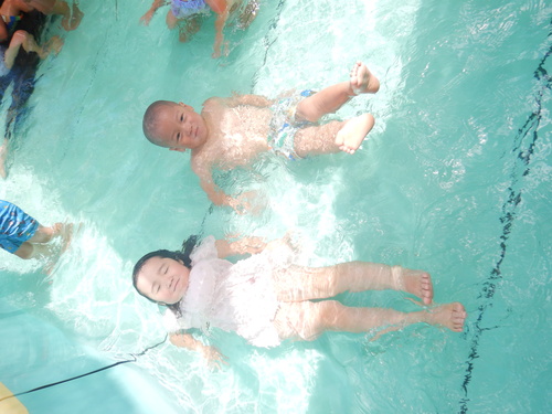 プール遊び (2)