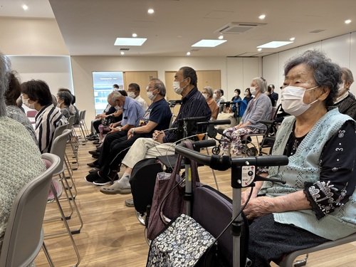 ハーモニカを聞いています