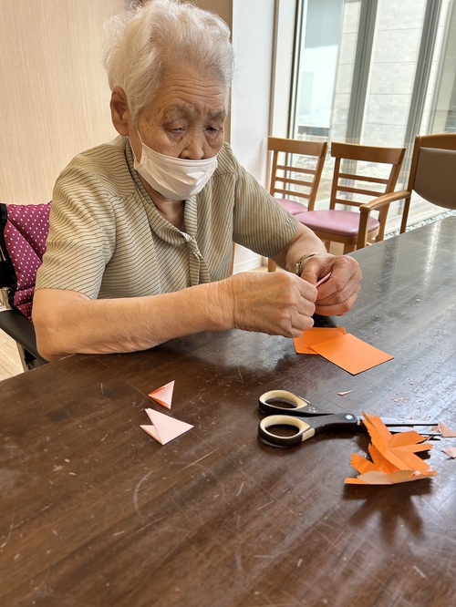 折り紙を折る