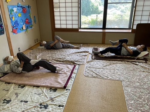 臥位での体操中