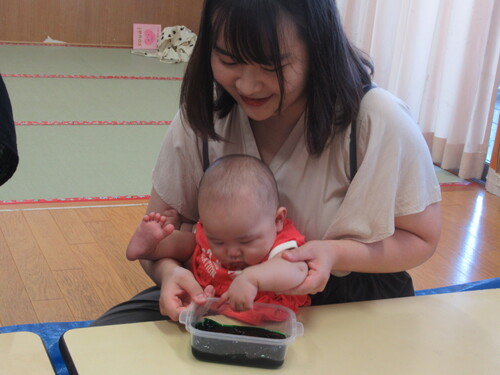 感触遊びの様子