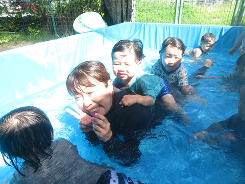 プール遊び (2)