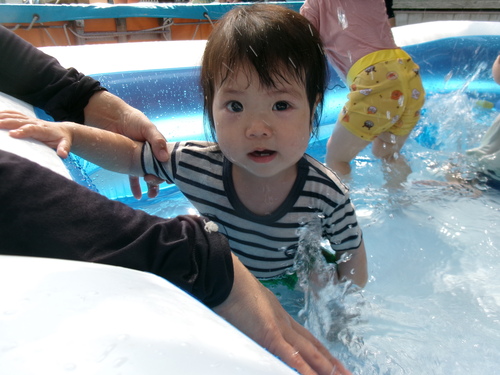 プール遊びの様子