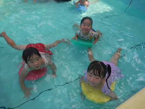 プール遊び (1)