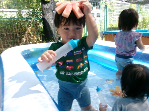 プール遊びの様子 (2)